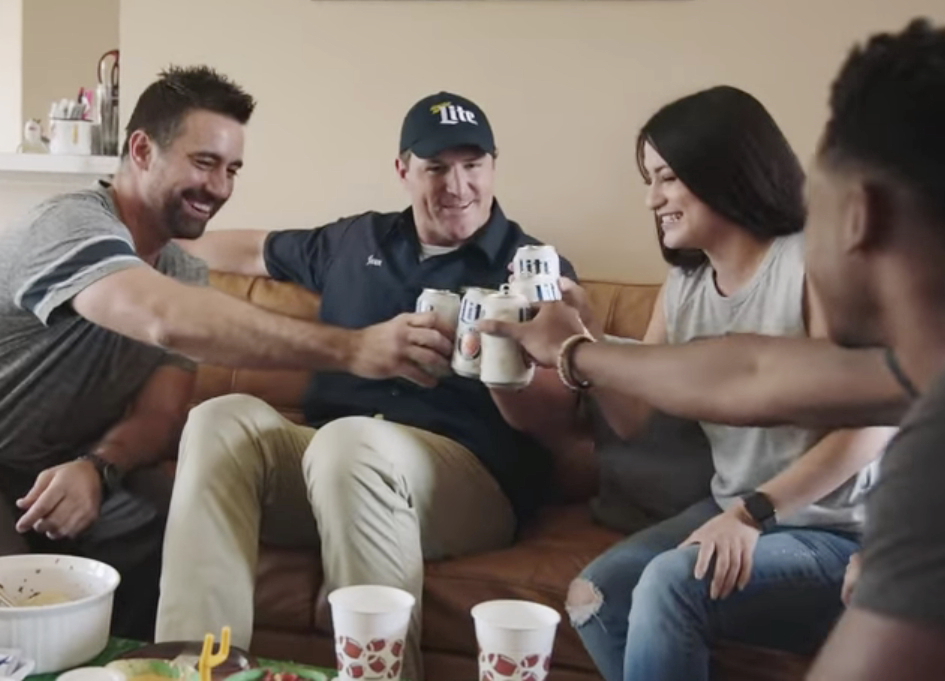 "Delivery guy" Jason Witten toasts with fans