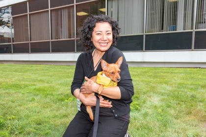 Michelle the Chihuahua and her new best friend (photo: Stephen Lotho courtesy of PAWS Chicago)