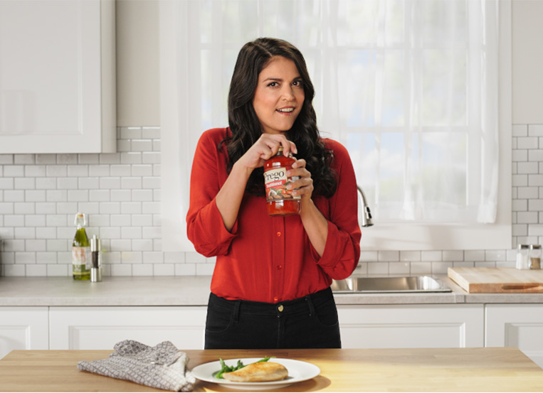 SNL’s Cecily Strong ladles up the Prego for Leo Burnett
