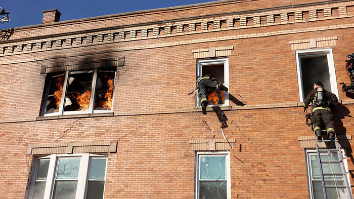 Chicago Fire: this week’s pics & promo for Fire Cop