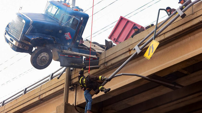 Chicago Fire: this week’s pics & promo for An Officer with Grit